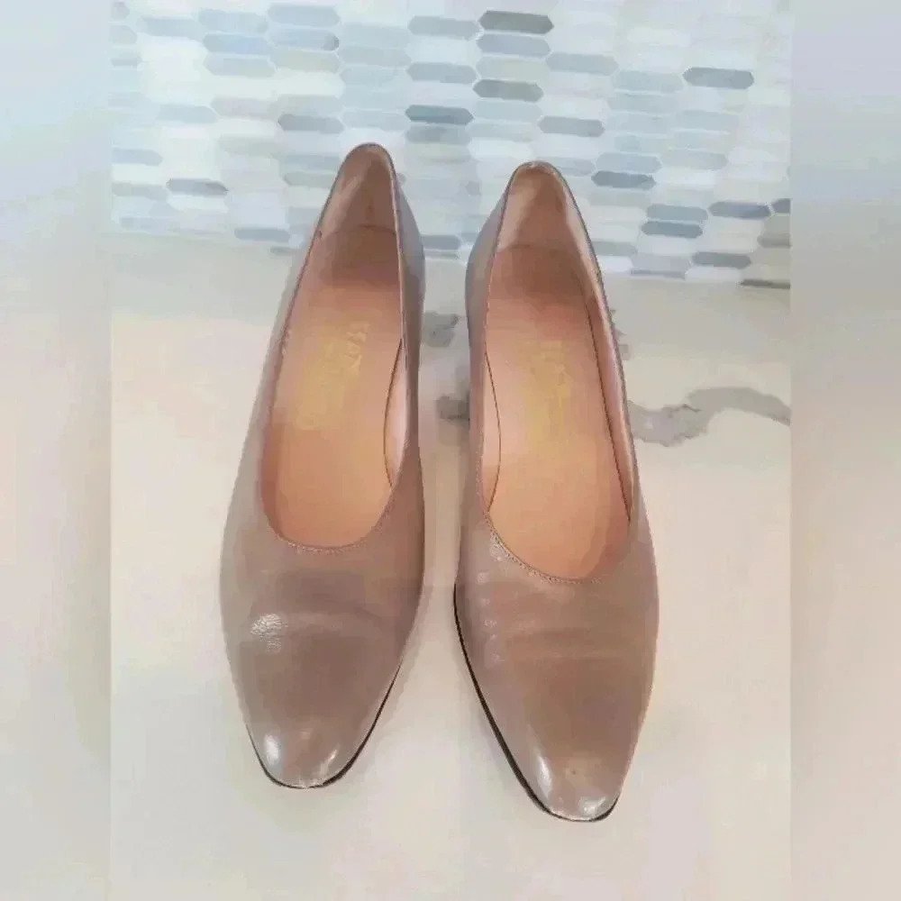 Salvatore Ferragamo brown heels - Picture 4 of 9